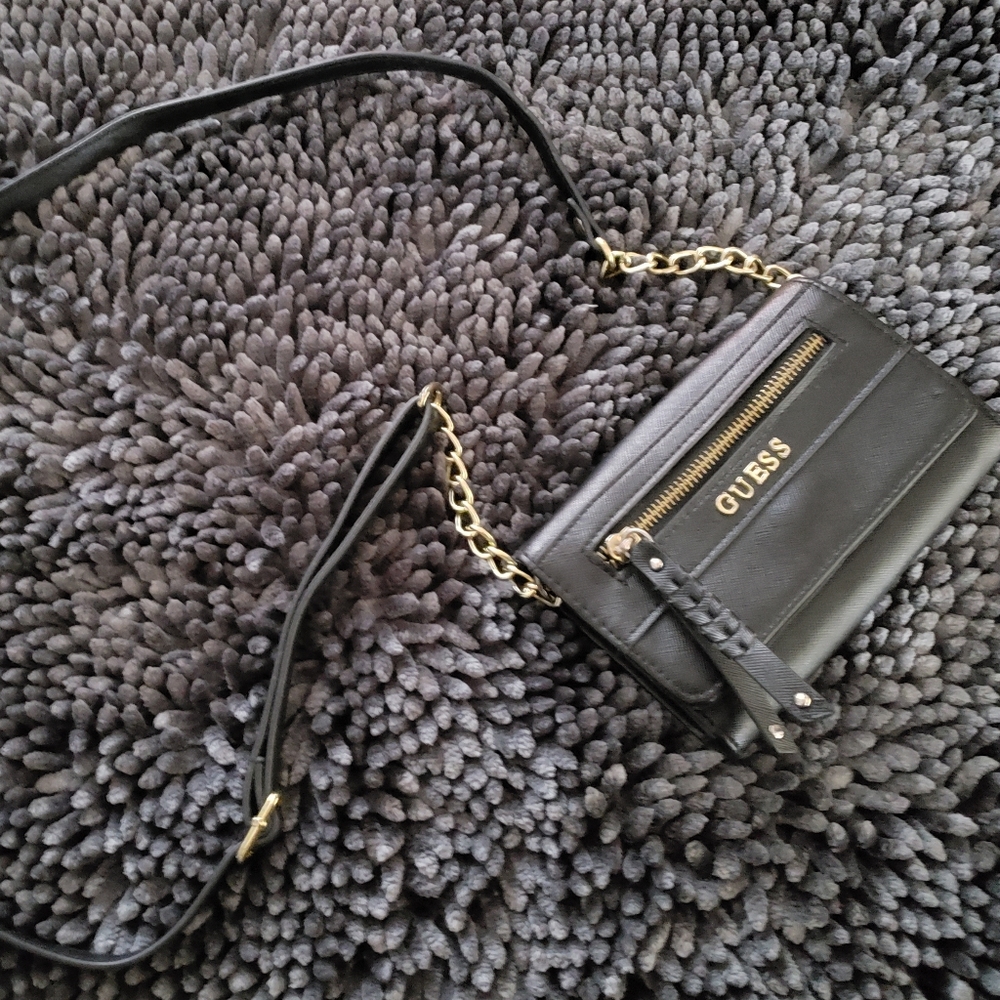 Guess wallet with Strap accessory